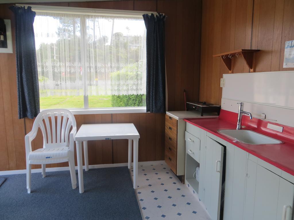 Big Bay Holiday Park Awhitu Habitación foto