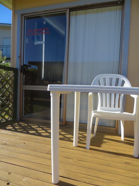 Big Bay Holiday Park Awhitu Habitación foto