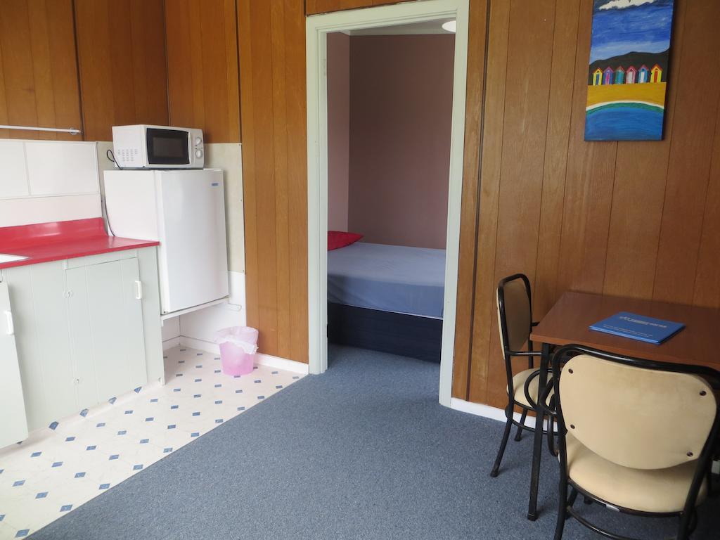 Big Bay Holiday Park Awhitu Habitación foto